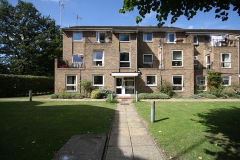 1 bedroom flat to rent, Garfield Road, Twickenham TW1