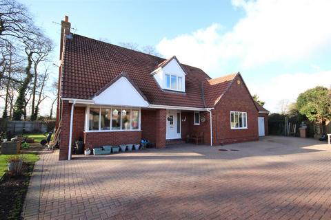 4 bedroom detached house for sale, Park Row, Sproatley, Hull