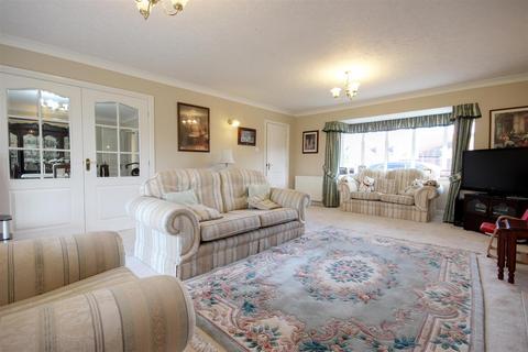 4 bedroom detached house for sale, Park Row, Sproatley, Hull