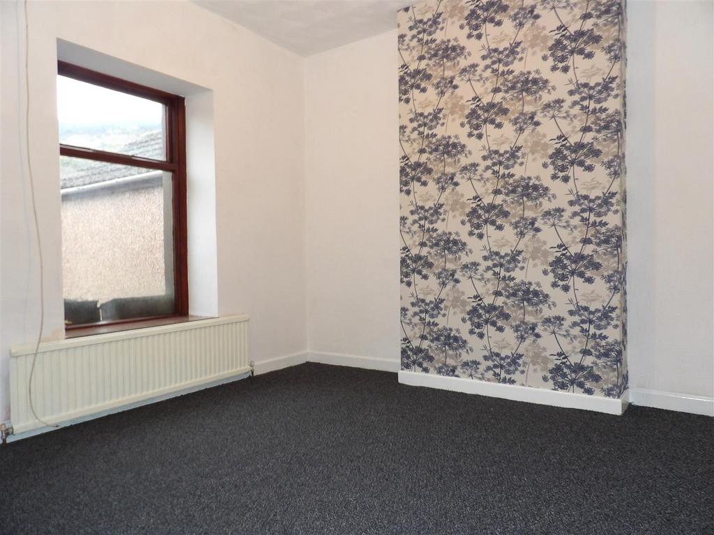 Middle Bedroom