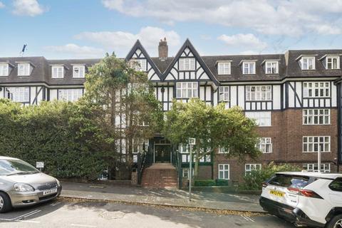 4 bedroom flat to rent, Finchley Road, London NW2