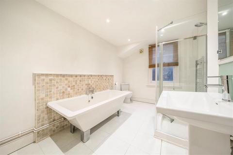 112 Leahurst Road, London, SE13 5NN