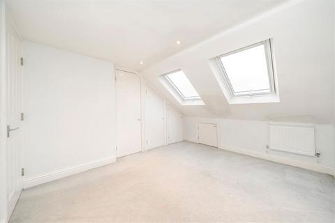 112 Leahurst Road, London, SE13 5NN