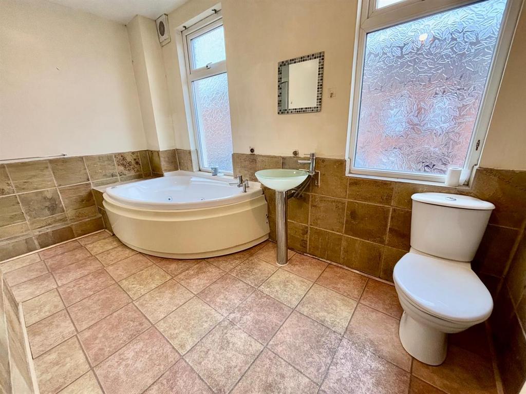 Bathroom / WC: