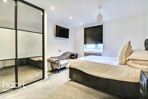 2 bedroom flat for sale, Athenaeum Apartments, Grays