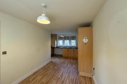 3 bedroom detached house to rent, Dewsbury Road, Brighouse