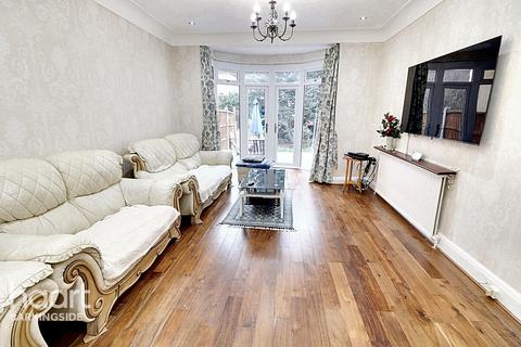 3 bedroom semi-detached house for sale, Fairmead Gardens, Redbridge