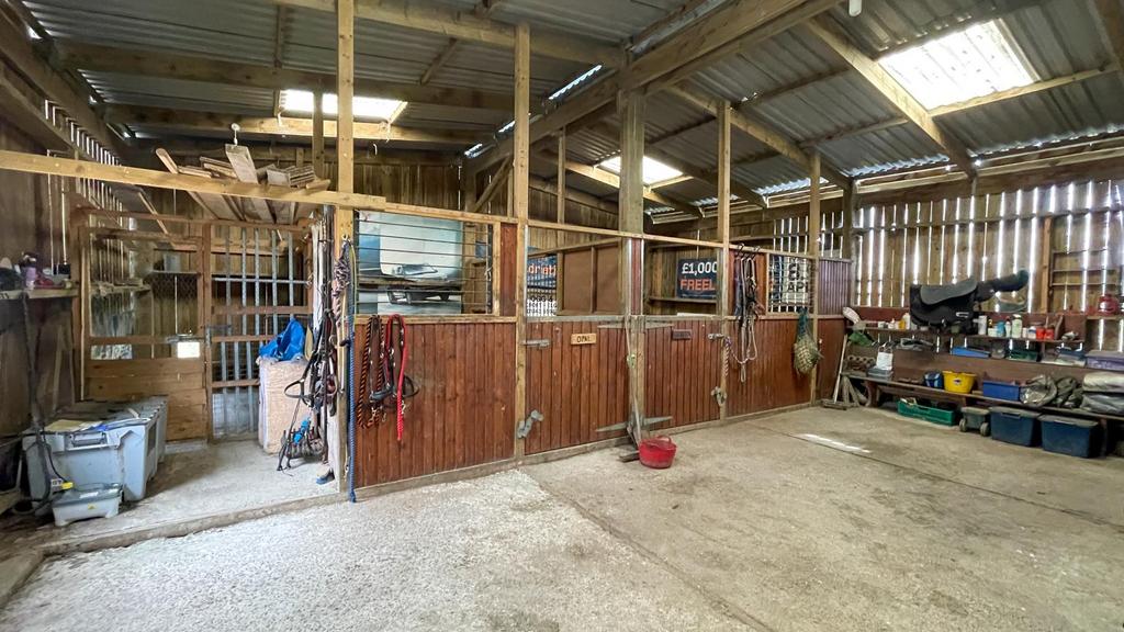 Barn/stables