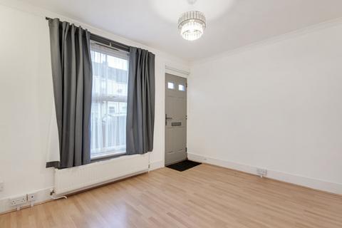 16 Mead Road, Gravesend, DA11 7PP