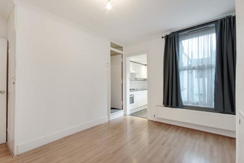 16 Mead Road, Gravesend, DA11 7PP