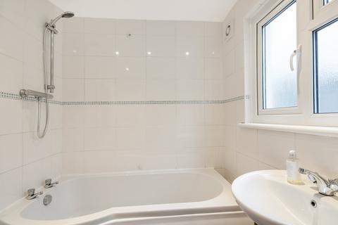16 Mead Road, Gravesend, DA11 7PP