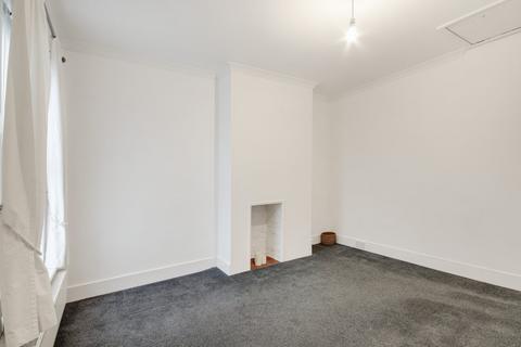 16 Mead Road, Gravesend, DA11 7PP