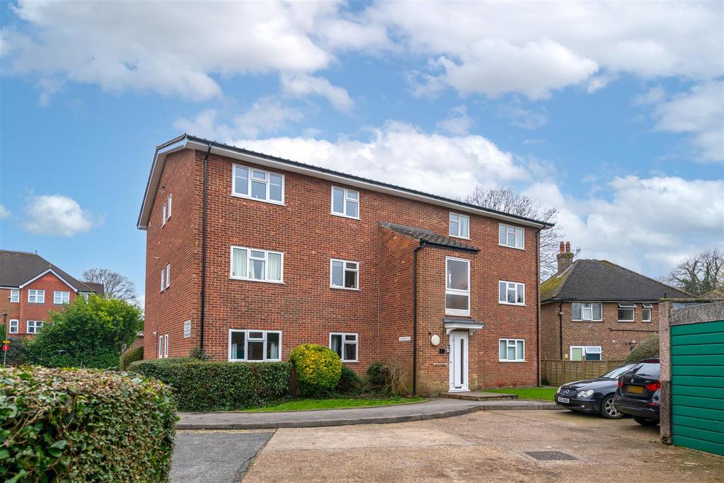 5 Elizabeth Court externals-5.jpg