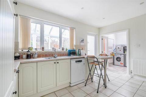 16 Brookwell Close, Chippenham, SN15 1PJ