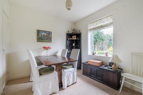 16 Brookwell Close, Chippenham, SN15 1PJ
