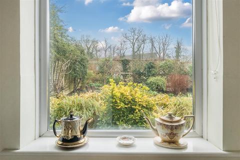 16 Brookwell Close, Chippenham, SN15 1PJ