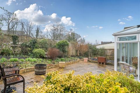 16 Brookwell Close, Chippenham, SN15 1PJ