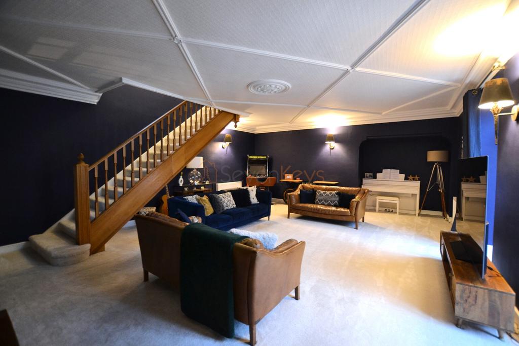 Lounge3.JPG