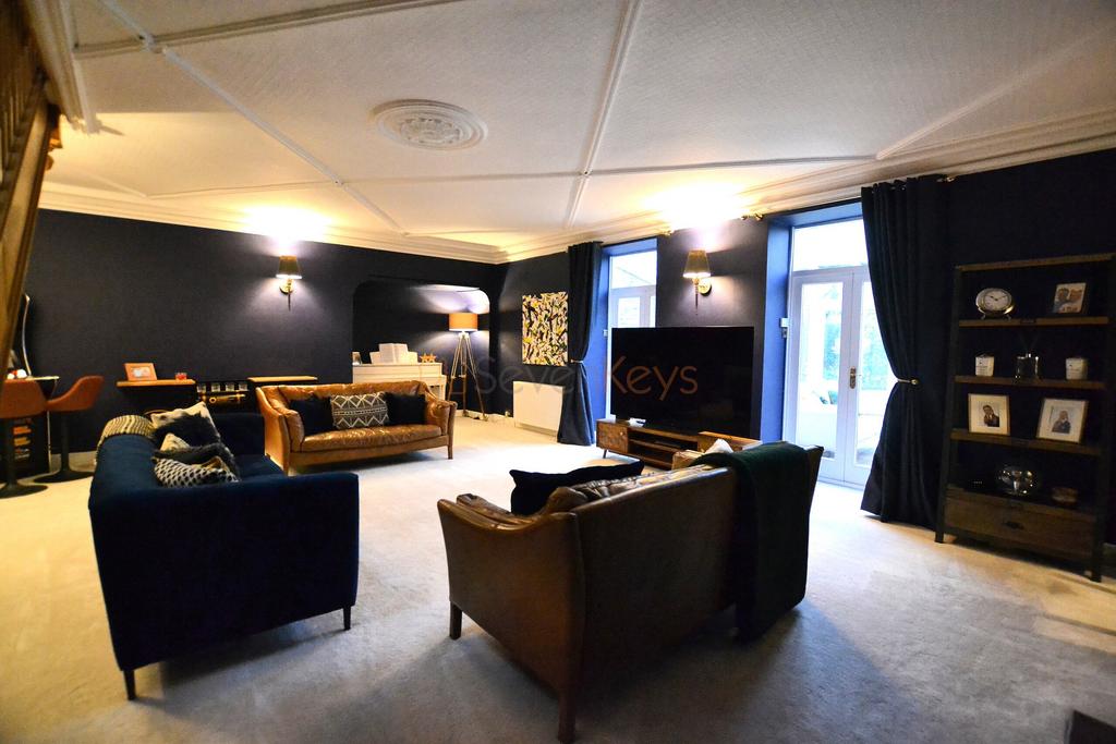 Lounge.JPG