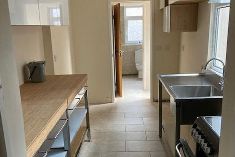 2 bedroom terraced house to rent, Somerset Place, Neath