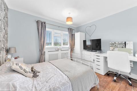 169 Slades Drive, Chislehurst, BR7 6JZ