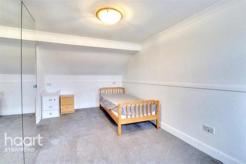 4 bedroom terraced house to rent, Claude Road, LONDON