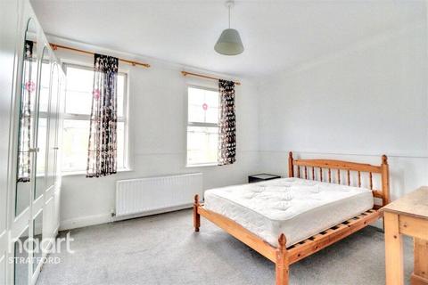 4 bedroom terraced house to rent, Claude Road, LONDON