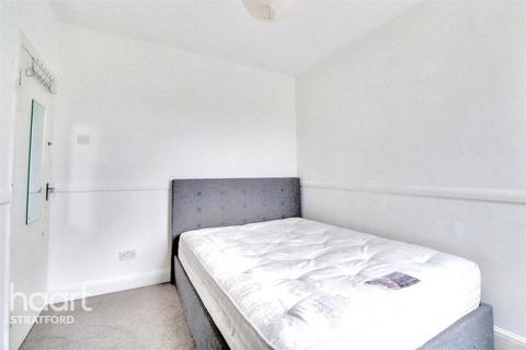 4 bedroom terraced house to rent, Claude Road, LONDON