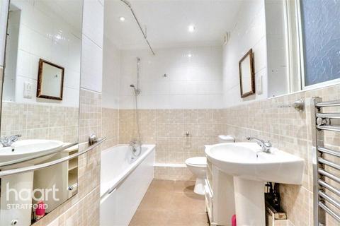 4 bedroom terraced house to rent, Claude Road, LONDON