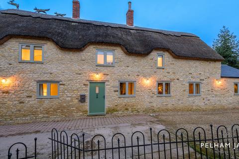 3 bedroom cottage for sale, Main Street, Cottesmore, LE15