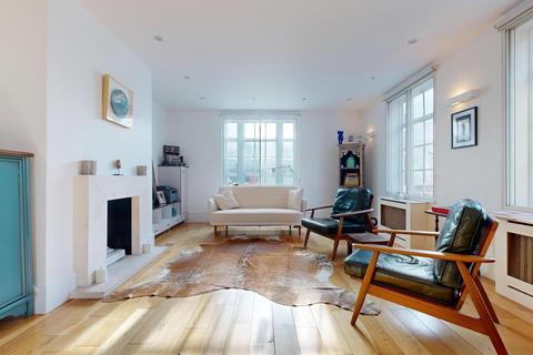 4 bedroom flat for sale, Kensington High Street, London W8