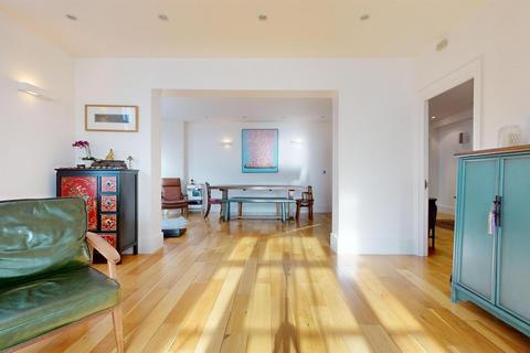 4 bedroom flat for sale, Kensington High Street, London W8