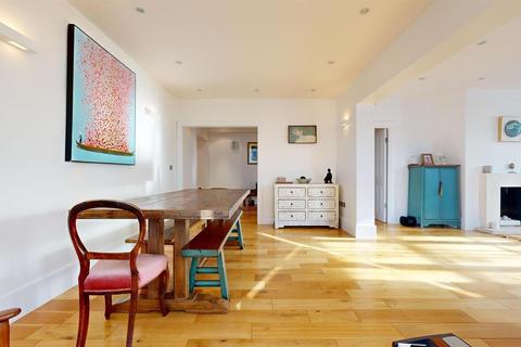 4 bedroom flat for sale, Kensington High Street, London W8