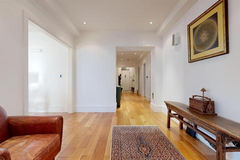 4 bedroom flat for sale, Kensington High Street, London W8