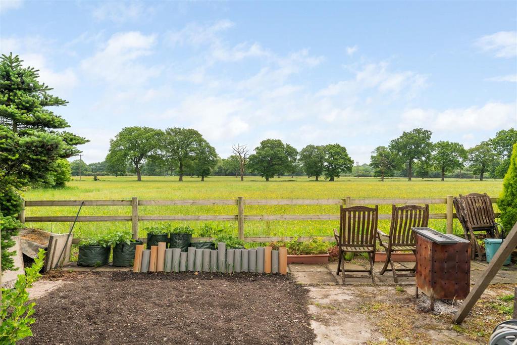 132 Earlswood Common 6.jpg
