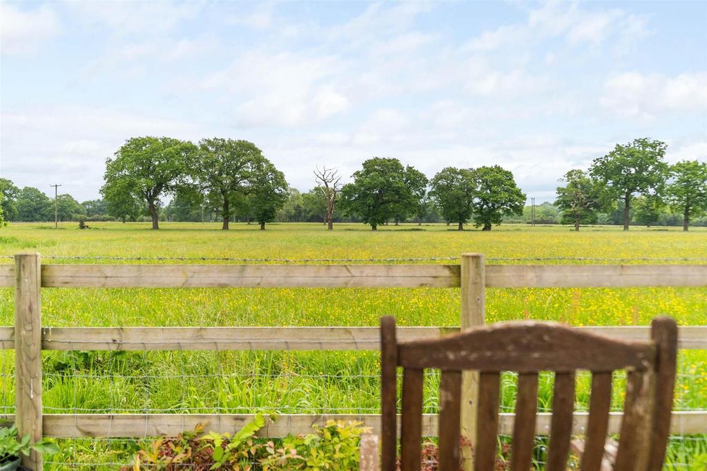132 Earlswood Common 7.jpg