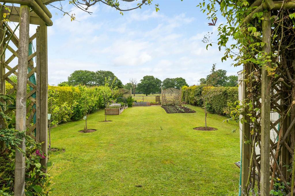 132 Earlswood Common 5.jpg