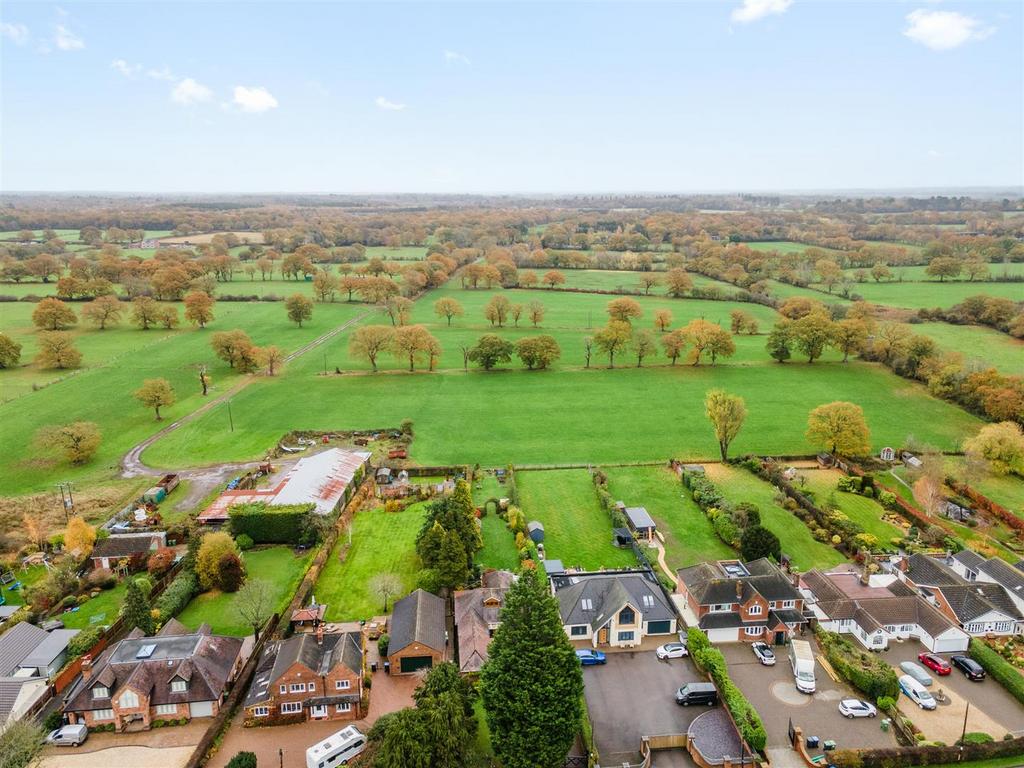 132 Earlswood Common 5.jpg
