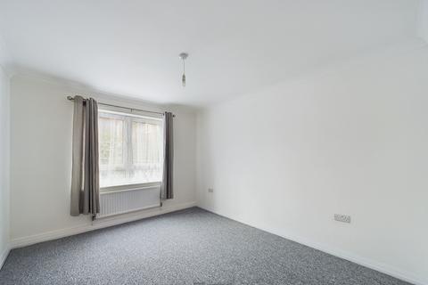 3 bedroom flat to rent, High Street, Crown Court, PO1