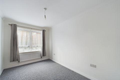 3 bedroom flat to rent, High Street, Crown Court, PO1