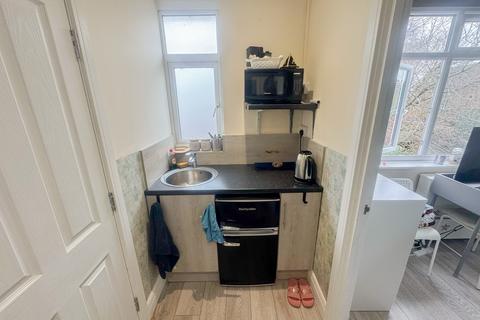 1 bedroom in a house share to rent, Ashcroft Road Luton LU2 9AA