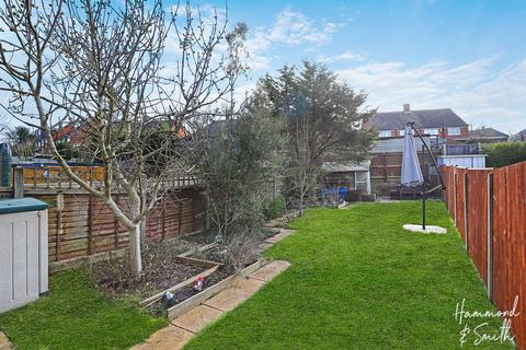 2 bedroom maisonette for sale, Beaconfield Road, Epping CM16