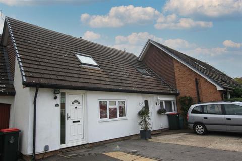 2 bedroom house to rent, Pound Hill, Crawley, West Sussex. RH10 3XA