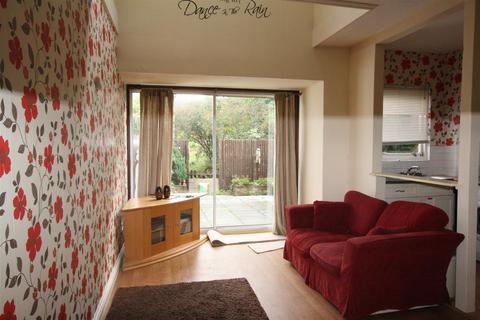 2 bedroom house to rent, Pound Hill, Crawley, West Sussex. RH10 3XA