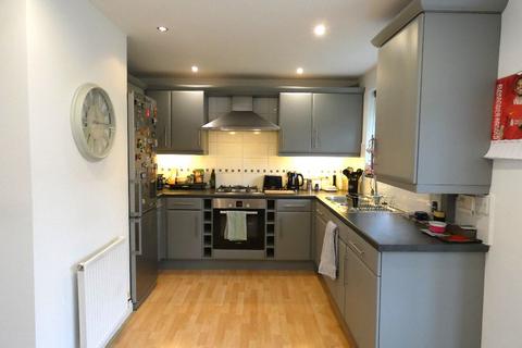 3 bedroom semi-detached house to rent, The Willows, Roker Lane, Pudsey