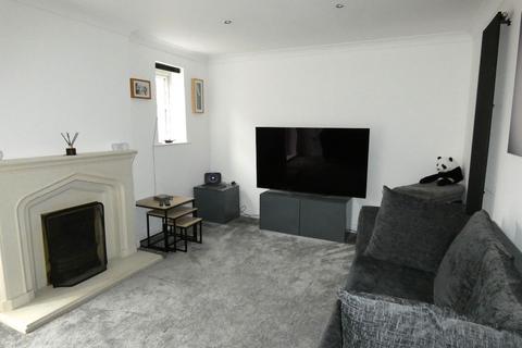 3 bedroom semi-detached house to rent, The Willows, Roker Lane, Pudsey