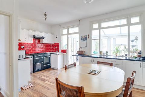 3 bedroom terraced house for sale, Macdonald Avenue, Westcliff-on-Sea SS0