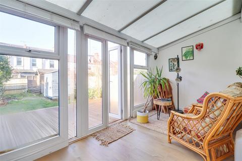 3 bedroom terraced house for sale, Macdonald Avenue, Westcliff-on-Sea SS0