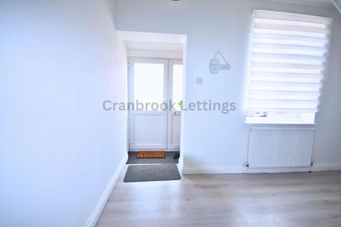 5 bedroom semi-detached house for sale, Pershore Close, IG2 6RR