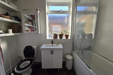 2 bedroom apartment to rent, Ripon Road, Tottenham, N17